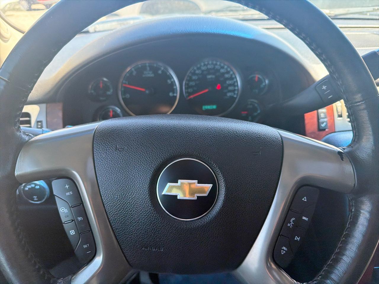 Chevrolet Avalanche 4WD Crew Cab LTZ 2012