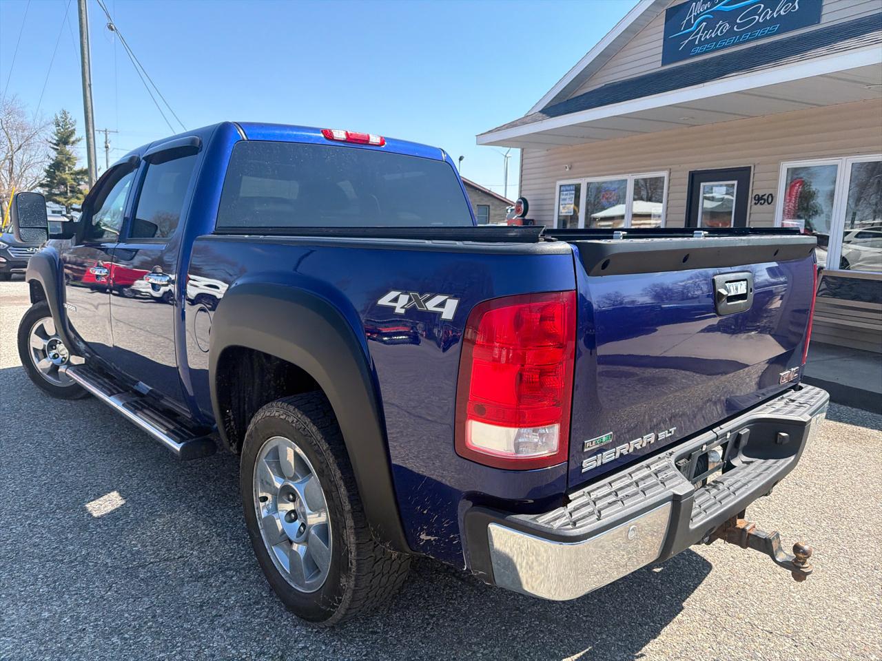 GMC Sierra 1500 4WD Crew Cab 143.5" SLT 2010