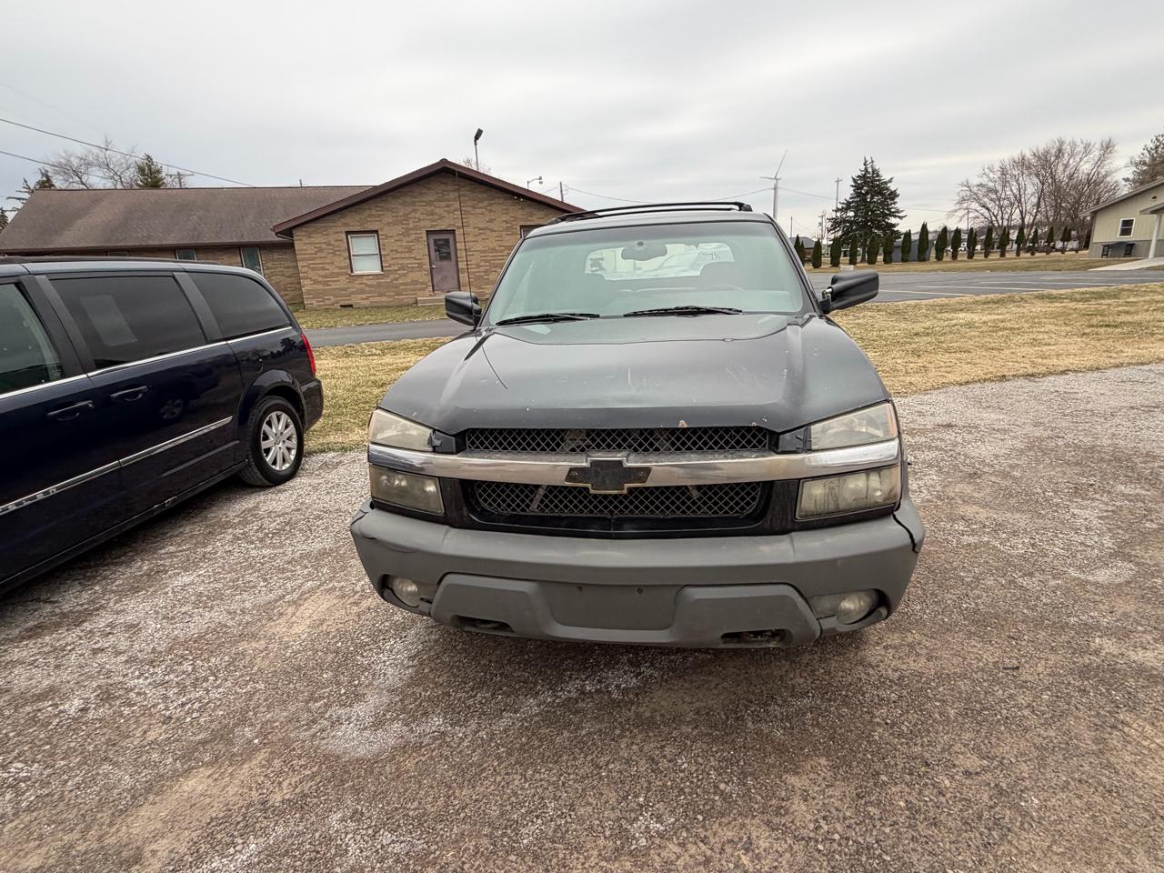 Chevrolet Avalanche 1500 5dr Crew Cab 130" WB 4WD 2002