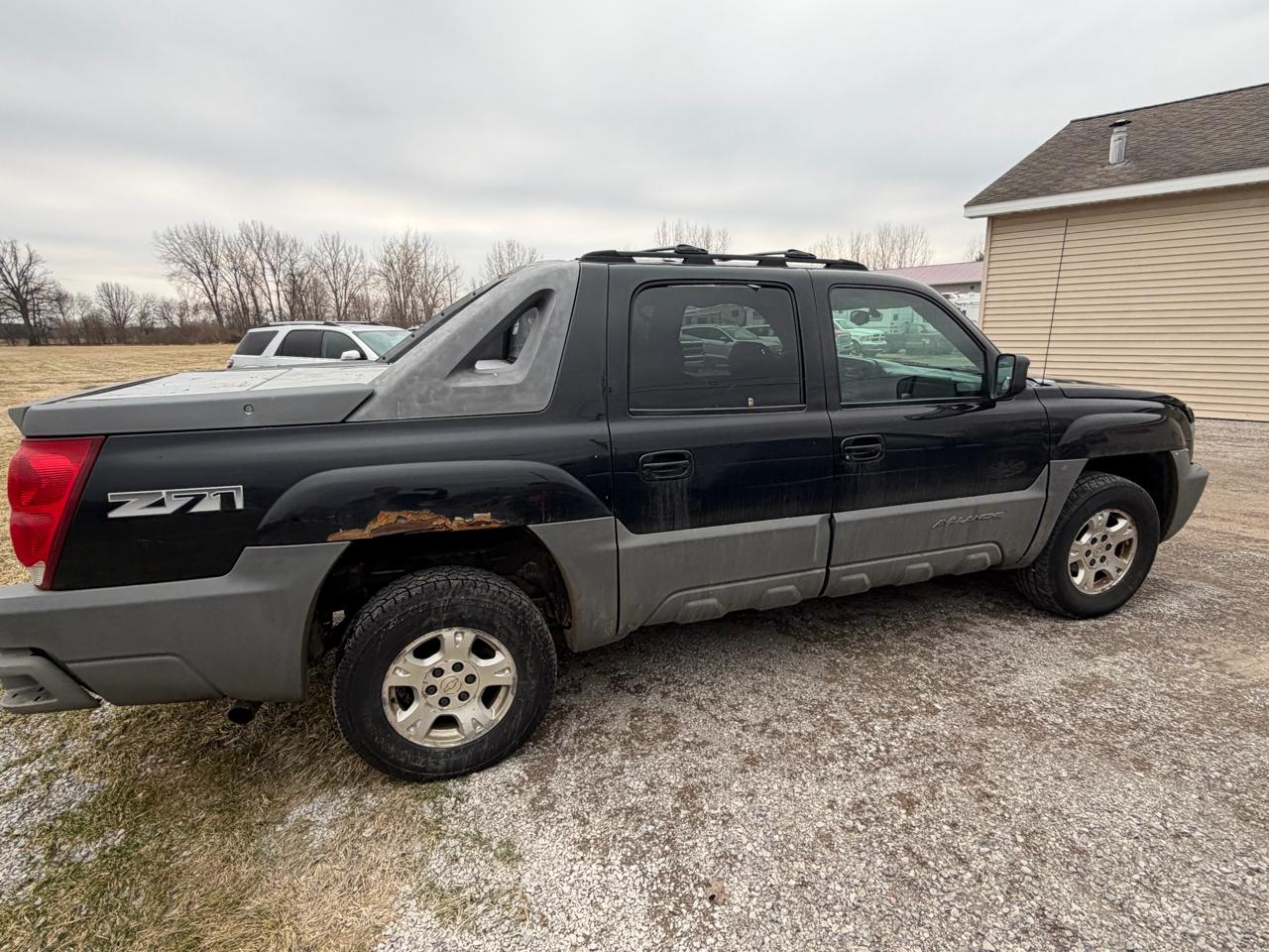 Chevrolet Avalanche 1500 5dr Crew Cab 130" WB 4WD 2002