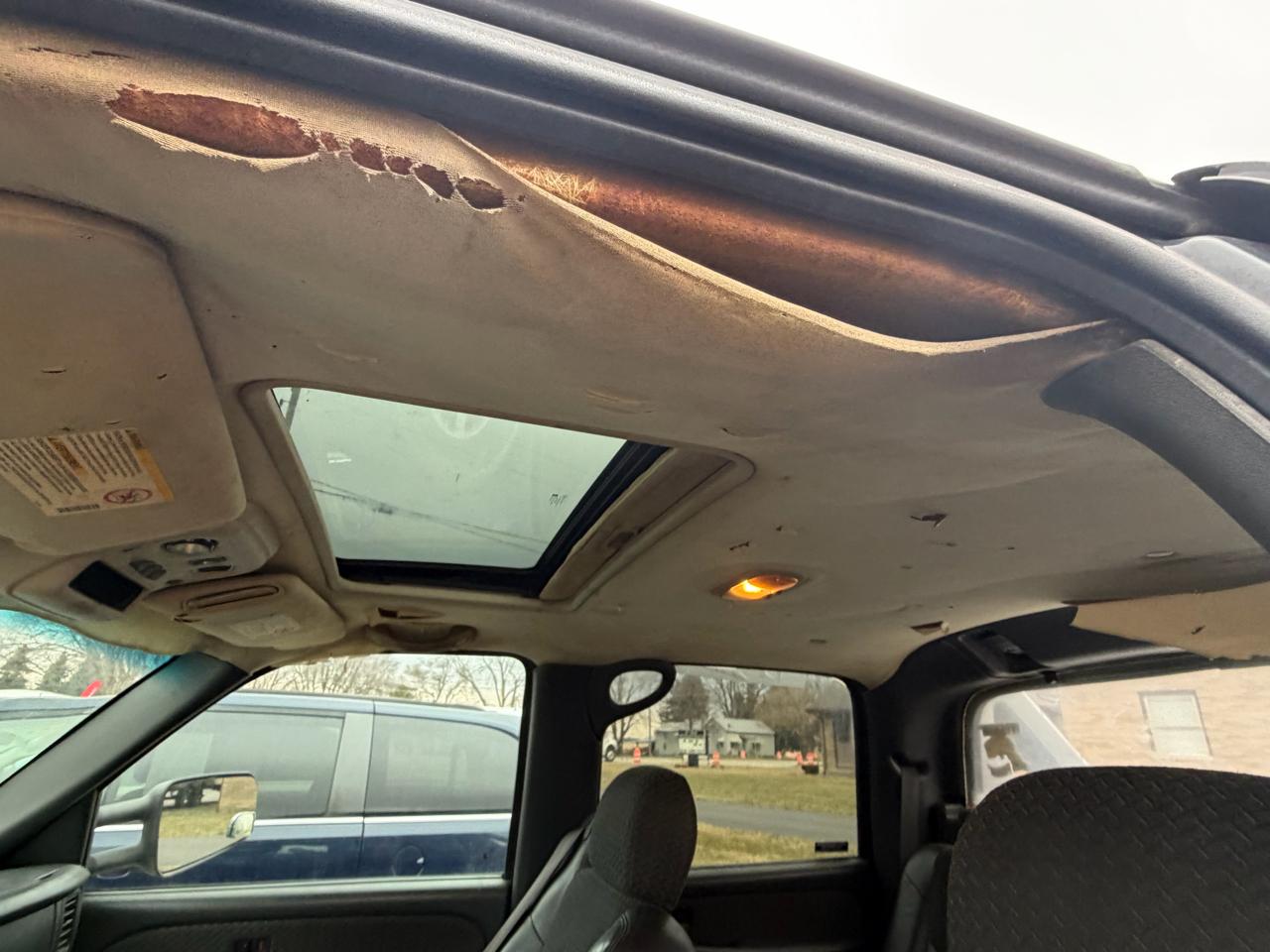 Chevrolet Avalanche 1500 5dr Crew Cab 130" WB 4WD 2002