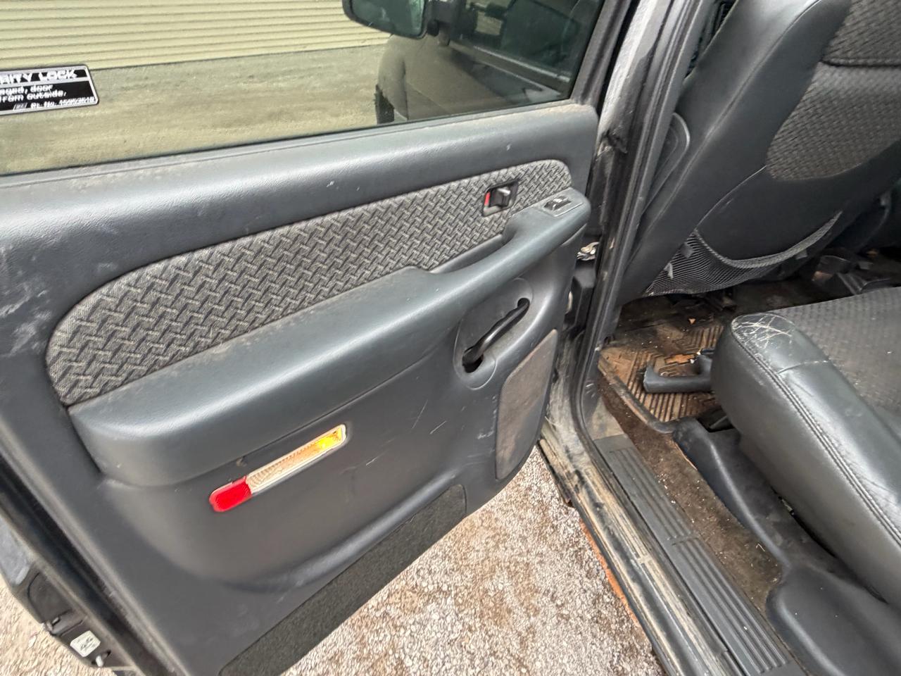 Chevrolet Avalanche 1500 5dr Crew Cab 130" WB 4WD 2002