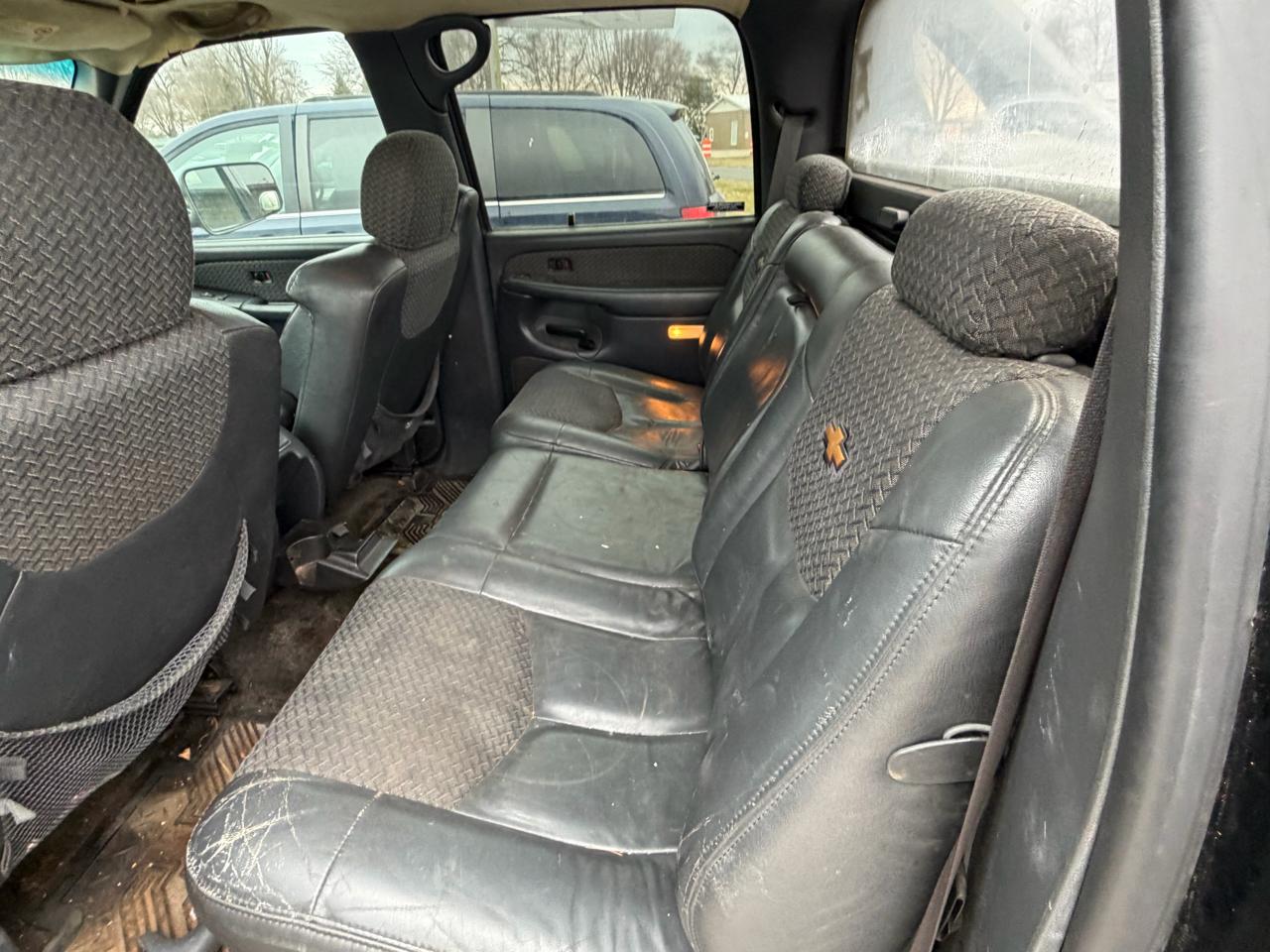 Chevrolet Avalanche 1500 5dr Crew Cab 130" WB 4WD 2002