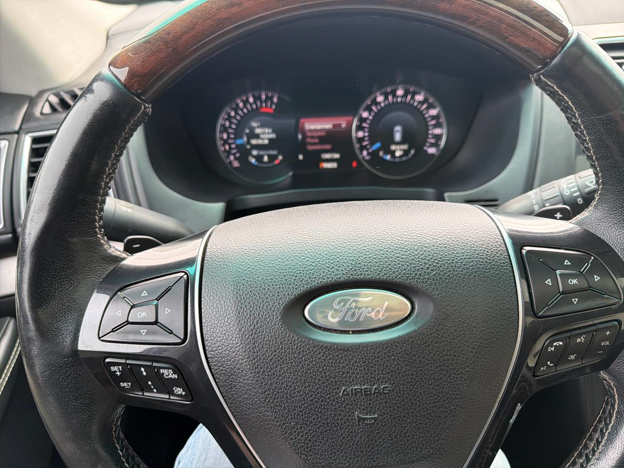 Ford Explorer Platinum 4WD 2017