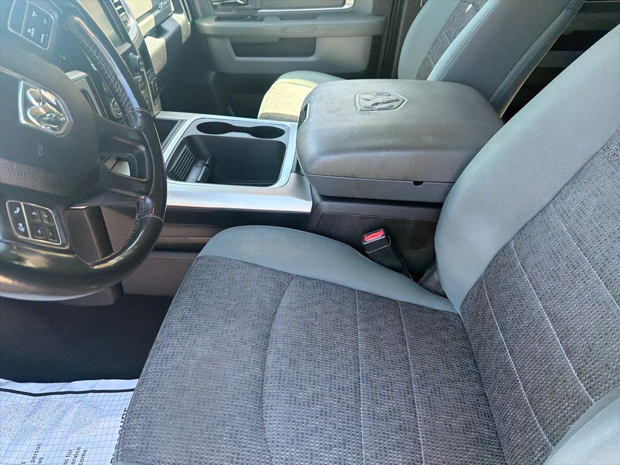 RAM 3500 4WD Mega Cab 160.5" Big Horn 2016
