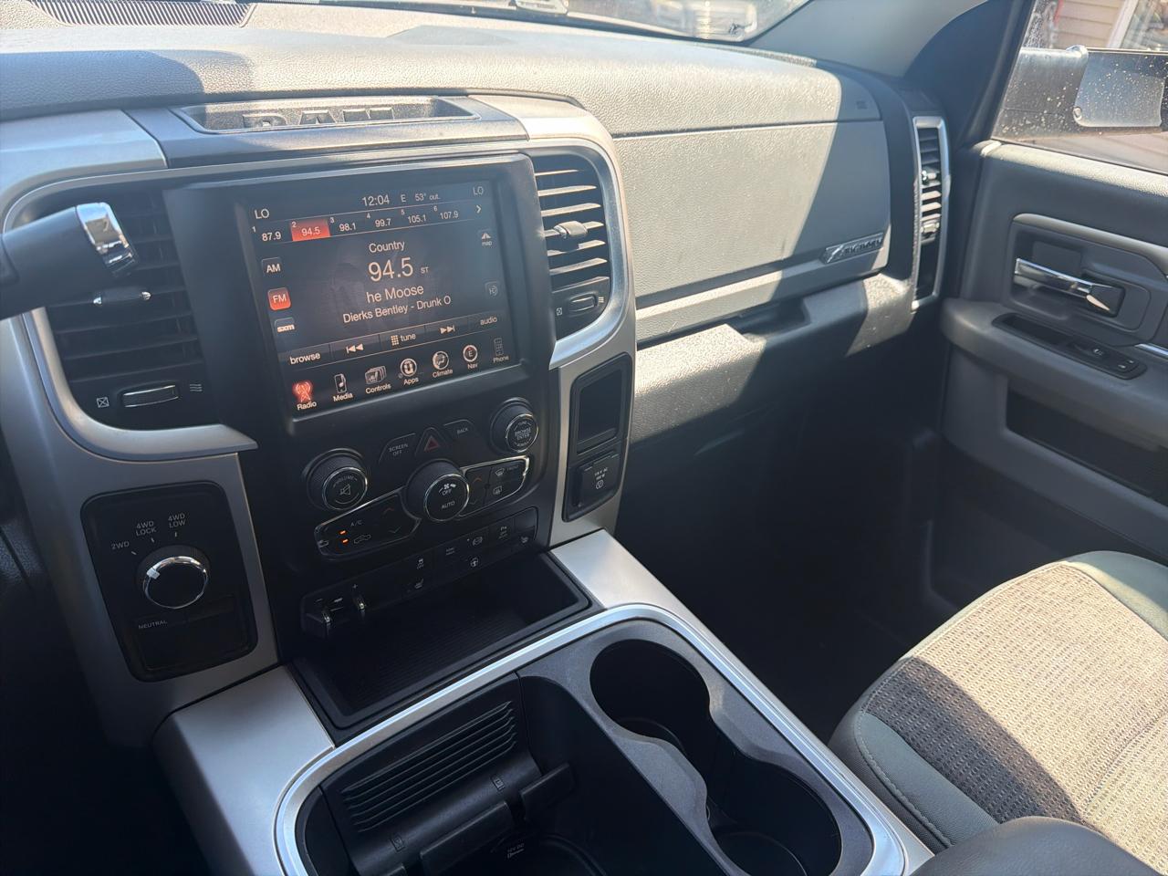 RAM 3500 4WD Mega Cab 160.5" Big Horn 2016