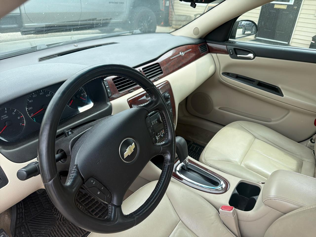 Chevrolet Impala 4dr Sdn 3.9L LT 2009