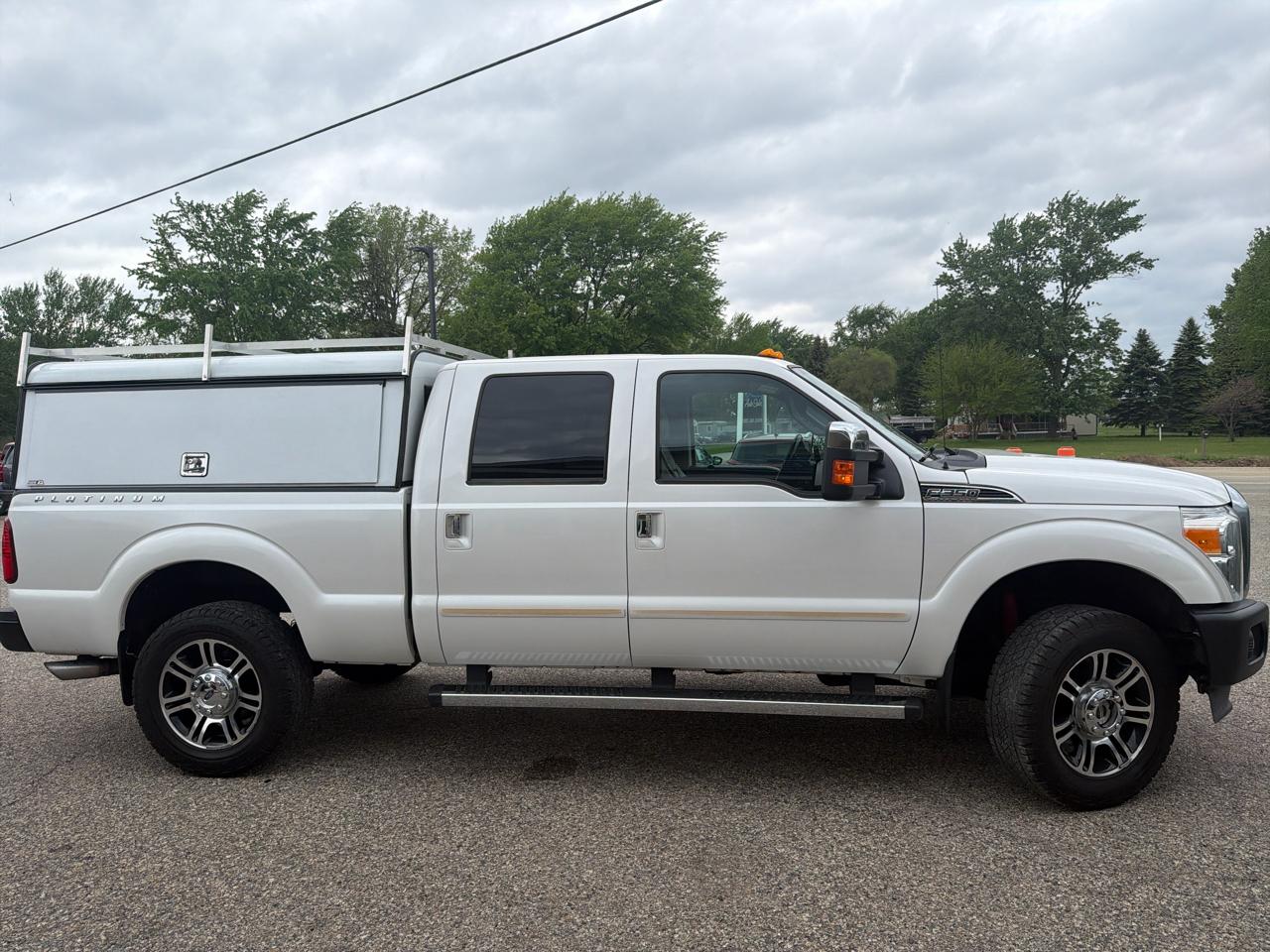 Ford Super Duty F-350 SRW 4WD Crew Cab 172" Platinum 2015