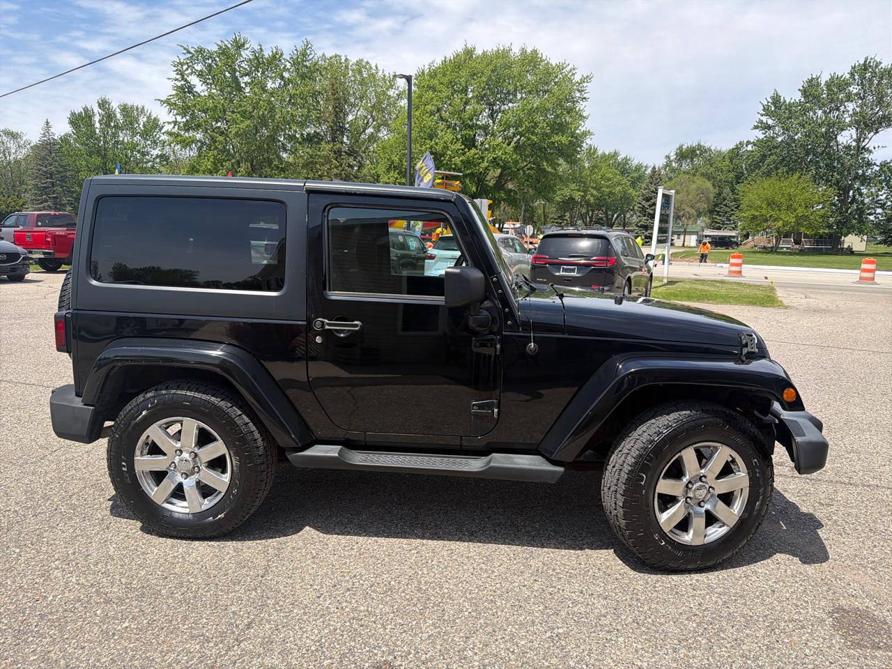 Jeep Wrangler 4WD 2dr Sahara 2013