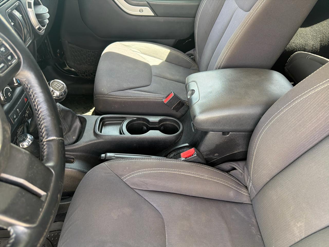 Jeep Wrangler 4WD 2dr Sahara 2013