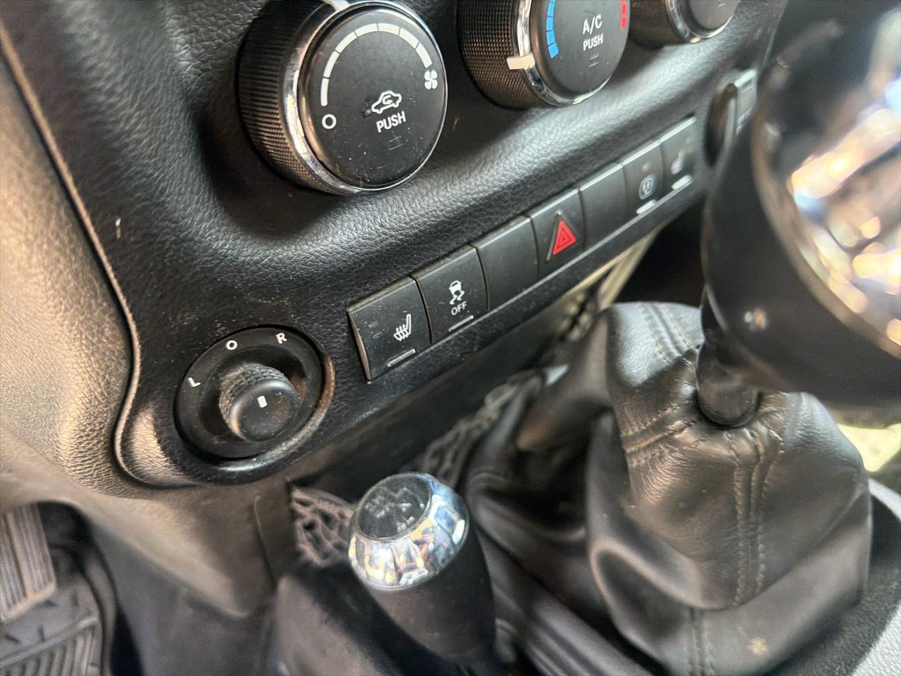 Jeep Wrangler 4WD 2dr Sahara 2013