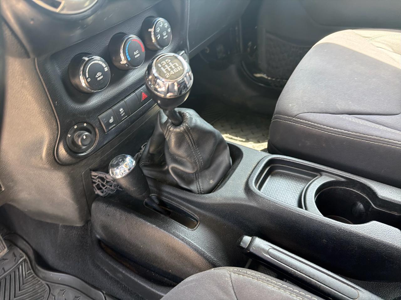 Jeep Wrangler 4WD 2dr Sahara 2013