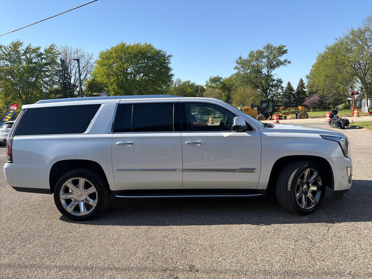 Cadillac Escalade ESV 4WD 4dr Luxury 2019