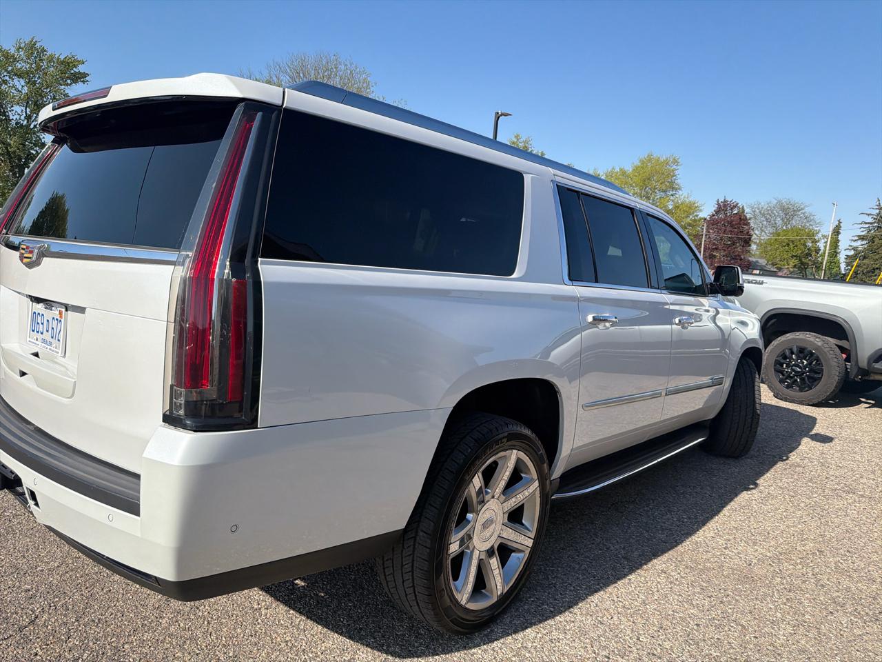 Cadillac Escalade ESV 4WD 4dr Luxury 2019