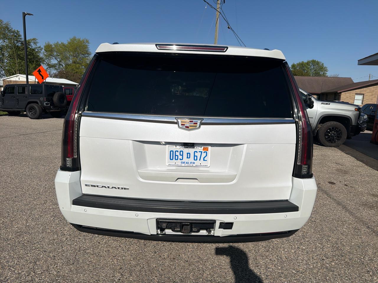 Cadillac Escalade ESV 4WD 4dr Luxury 2019