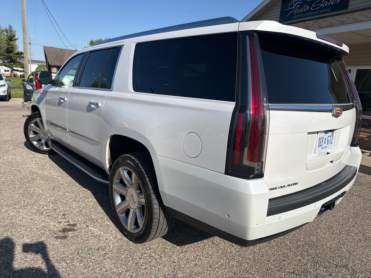 Cadillac Escalade ESV 4WD 4dr Luxury 2019