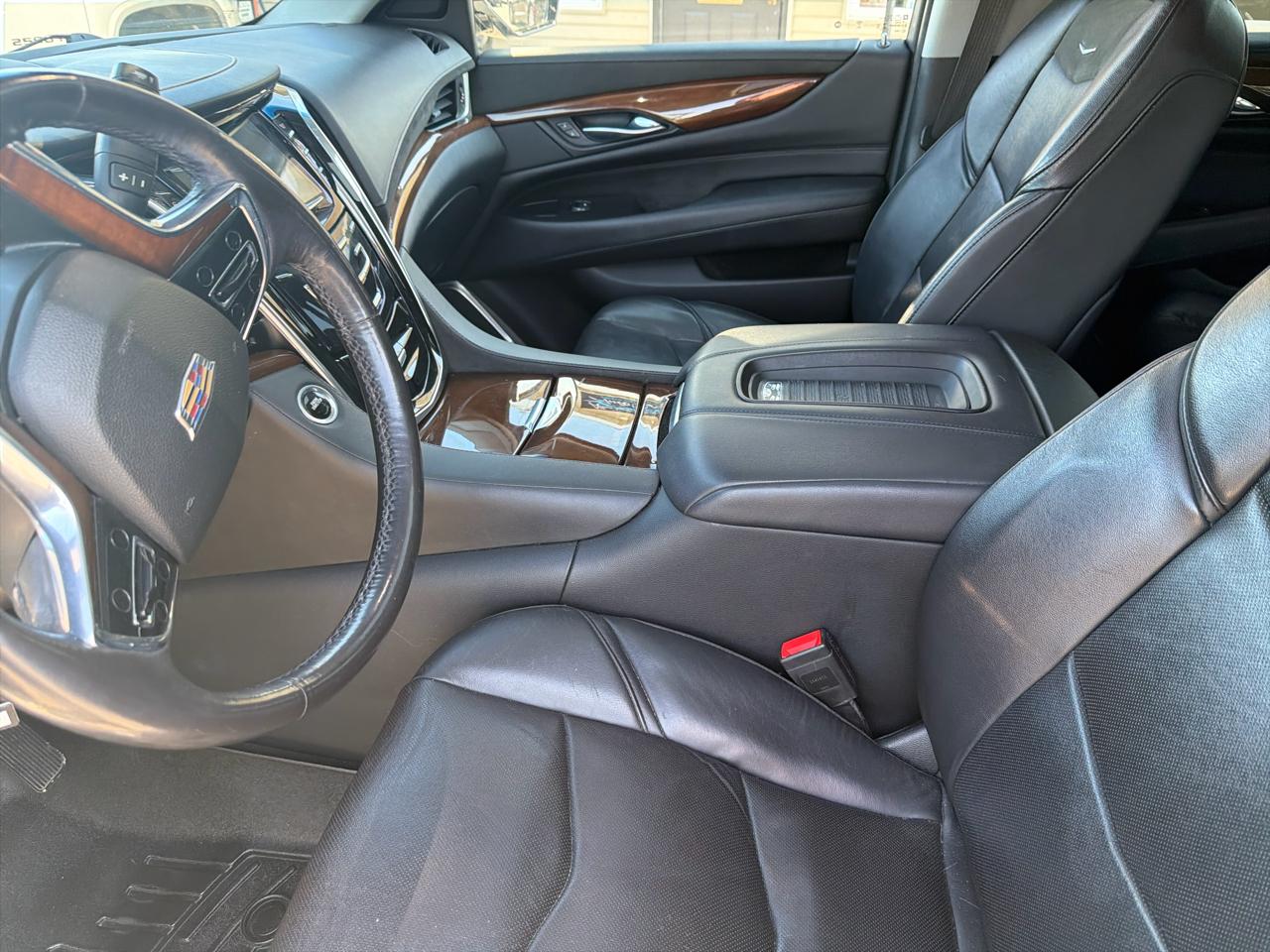 Cadillac Escalade ESV 4WD 4dr Luxury 2019