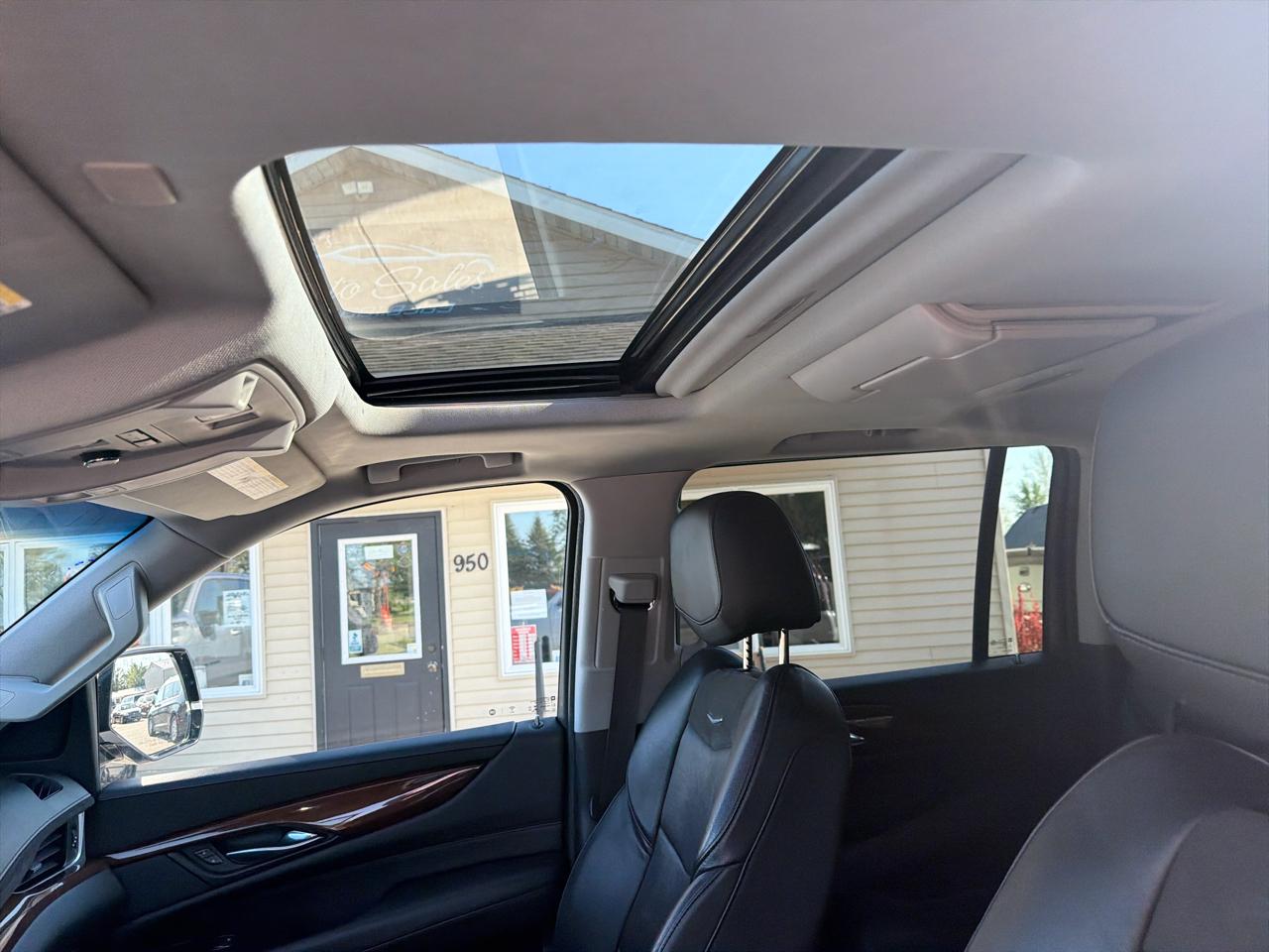 Cadillac Escalade ESV 4WD 4dr Luxury 2019