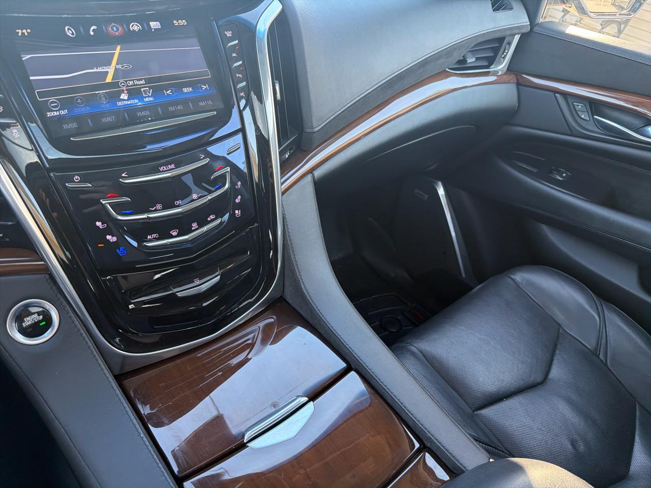 Cadillac Escalade ESV 4WD 4dr Luxury 2019
