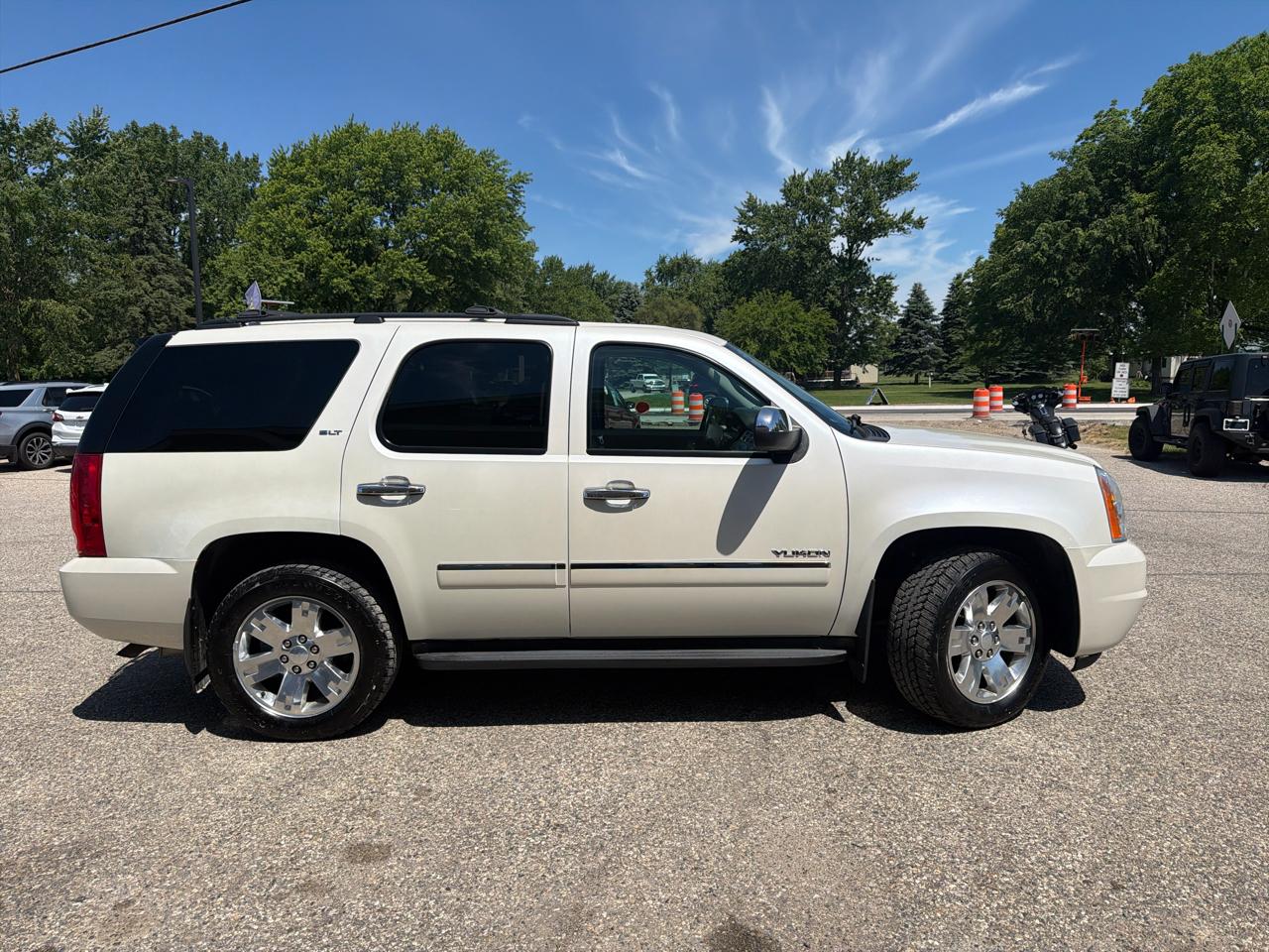 GMC Yukon 4WD 4dr SLT 2014