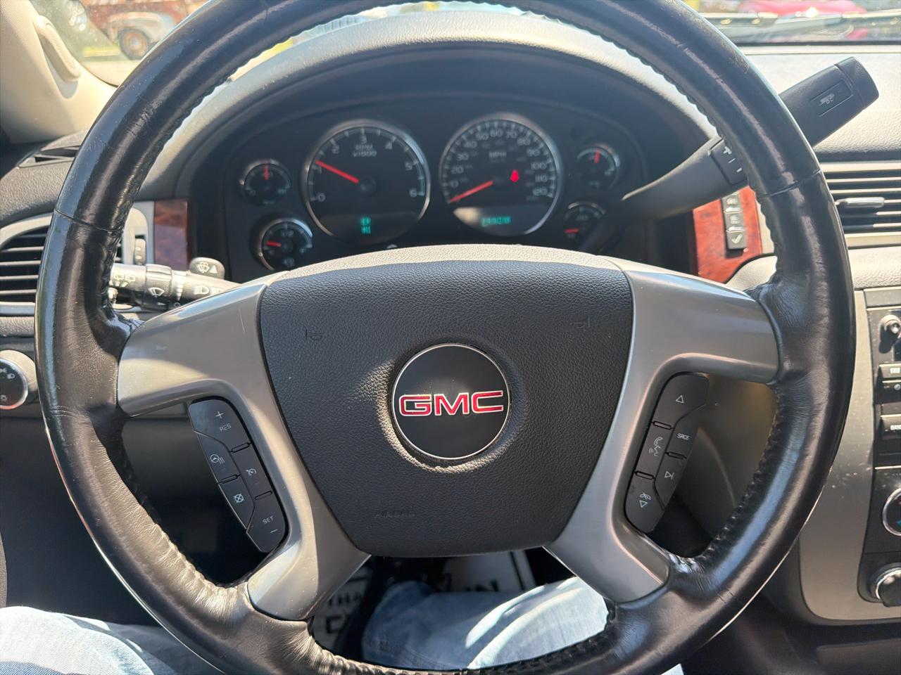 GMC Yukon 4WD 4dr SLT 2014
