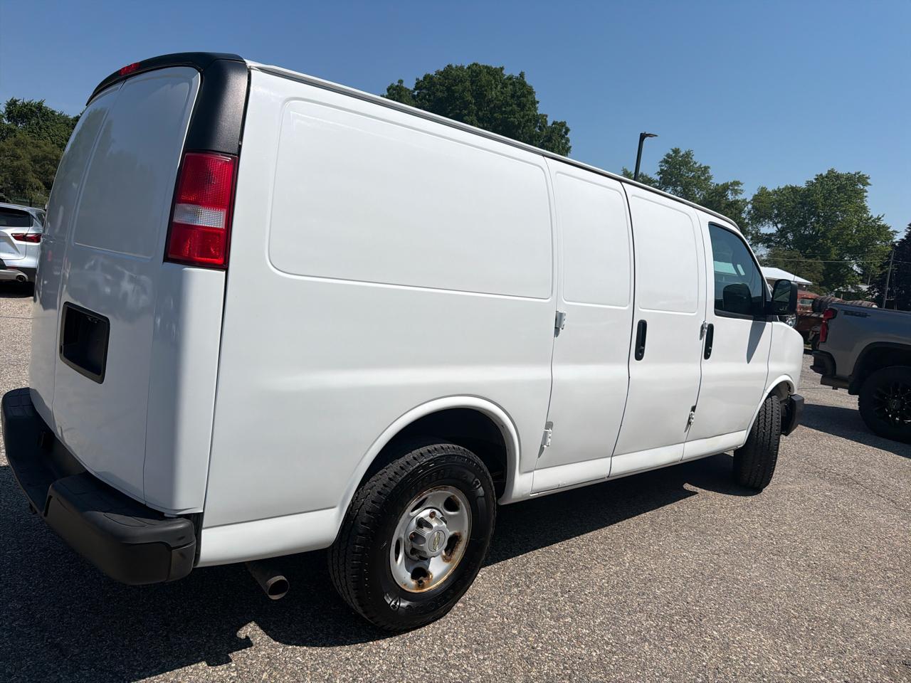 Chevrolet Express Cargo Van RWD 2500 135" 2017