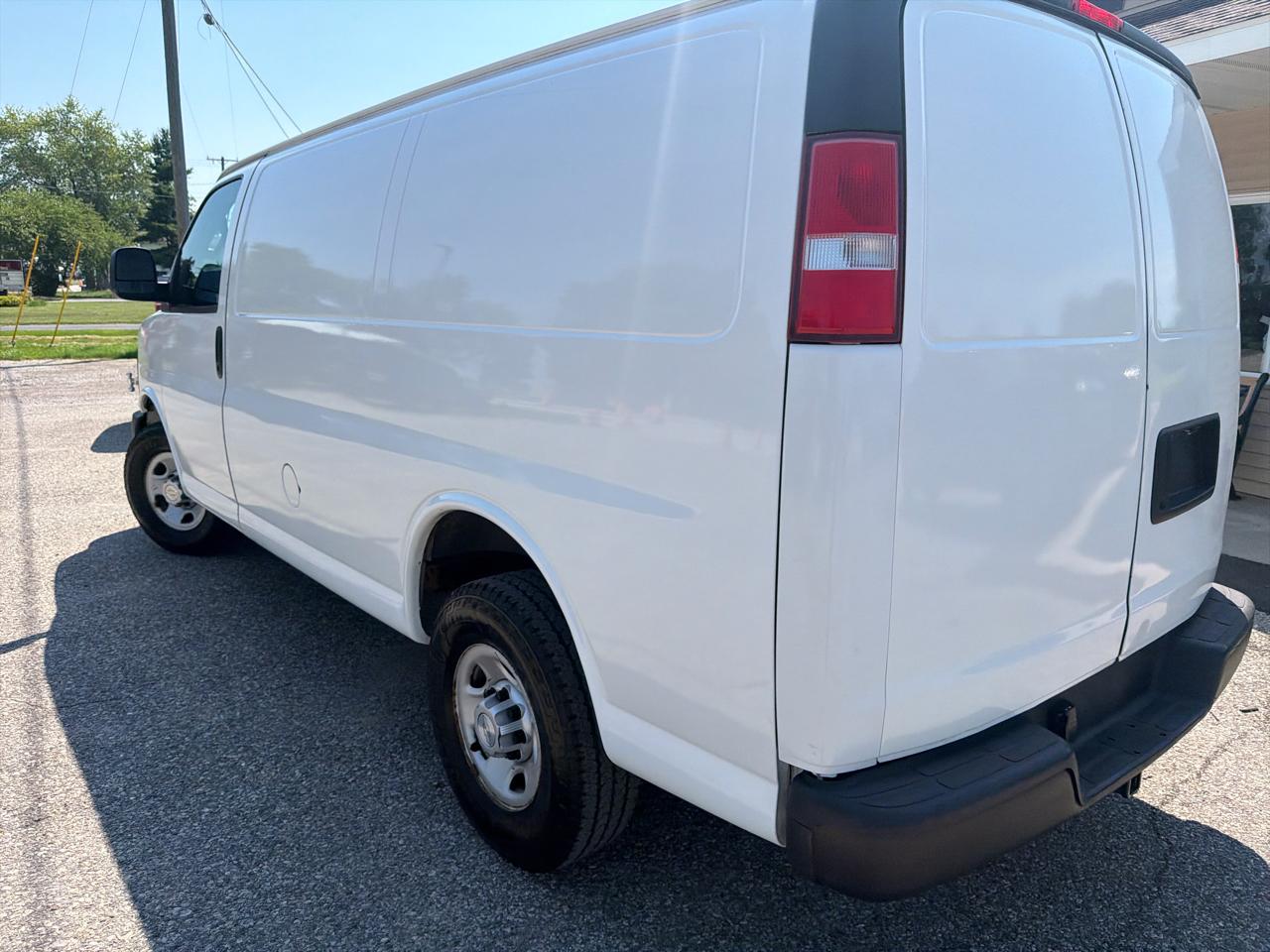 Chevrolet Express Cargo Van RWD 2500 135" 2017