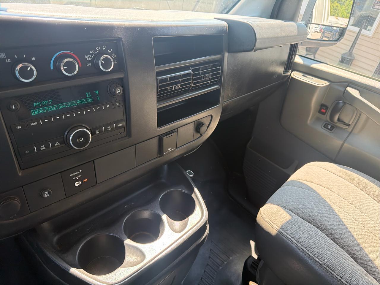 Chevrolet Express Cargo Van RWD 2500 135" 2017