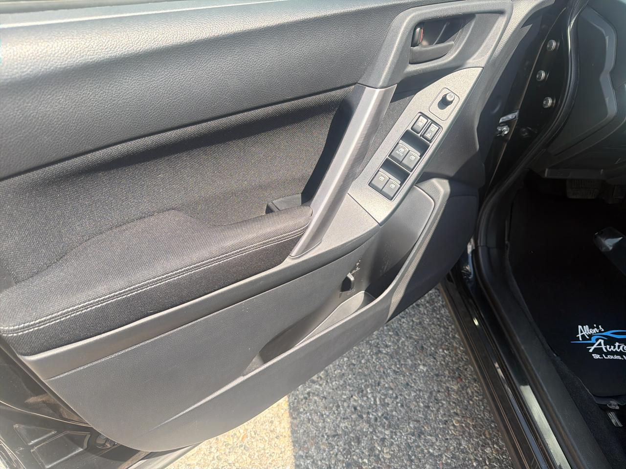 Subaru Forester 4dr CVT 2.5i PZEV 2015