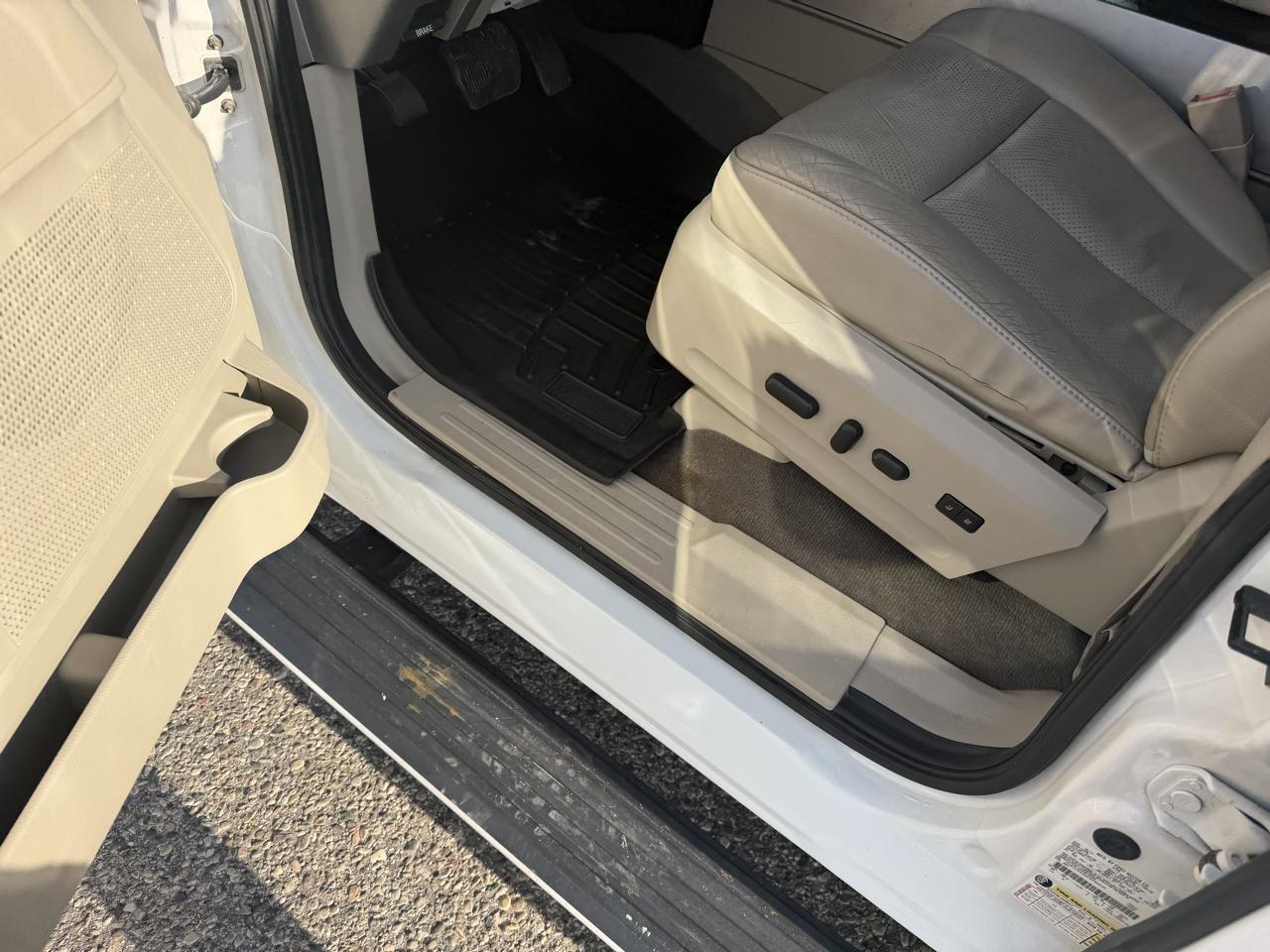 Ford Expedition 4WD 4dr Limited 2012