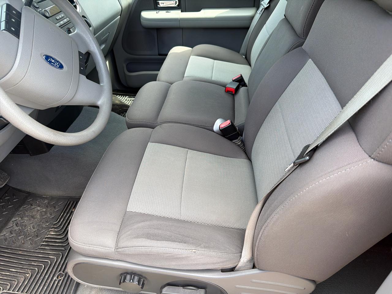 Ford F-150 Supercab 133" XLT 4WD 2005