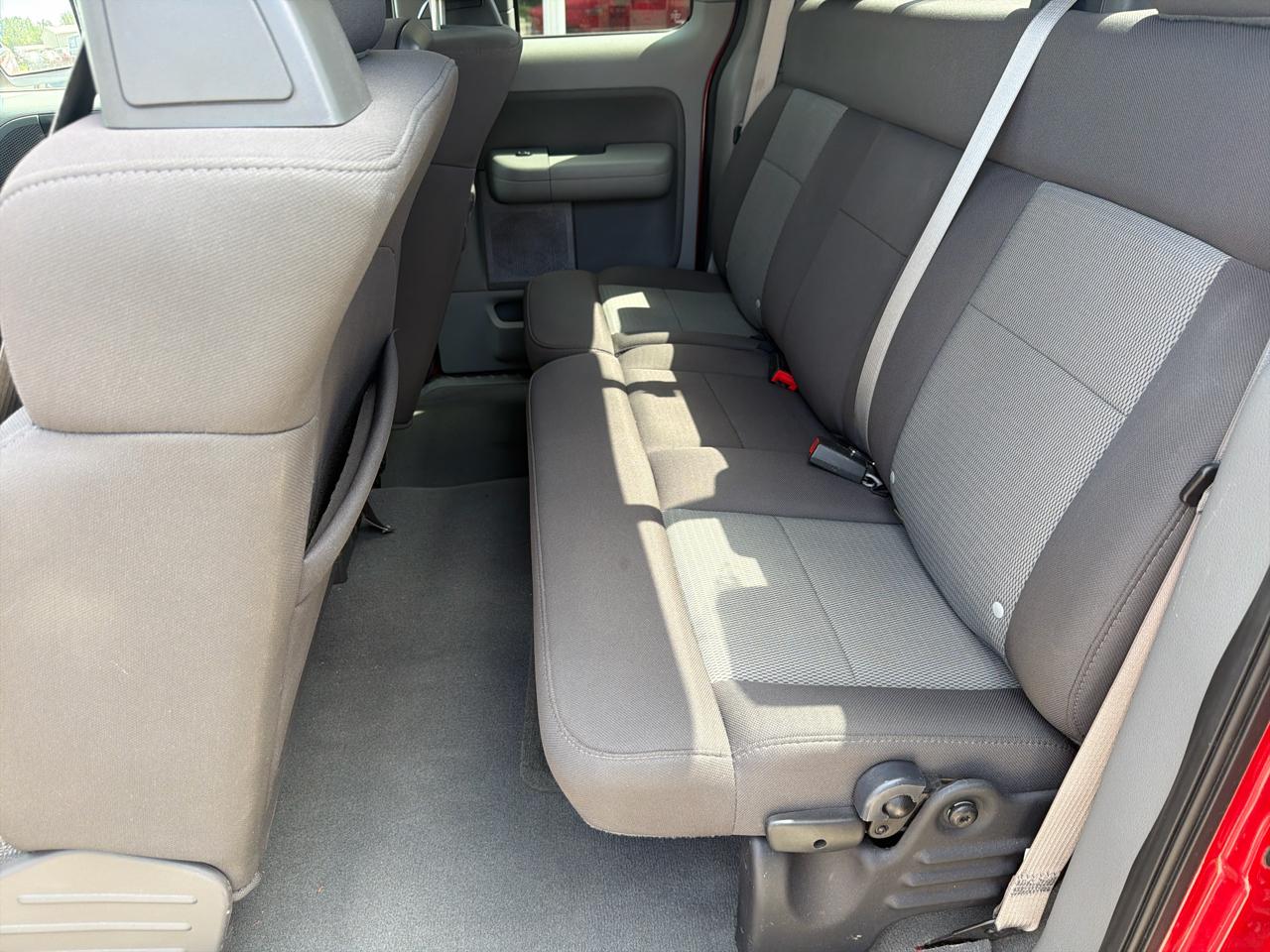 Ford F-150 Supercab 133" XLT 4WD 2005