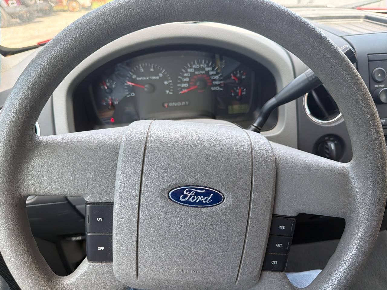 Ford F-150 Supercab 133" XLT 4WD 2005