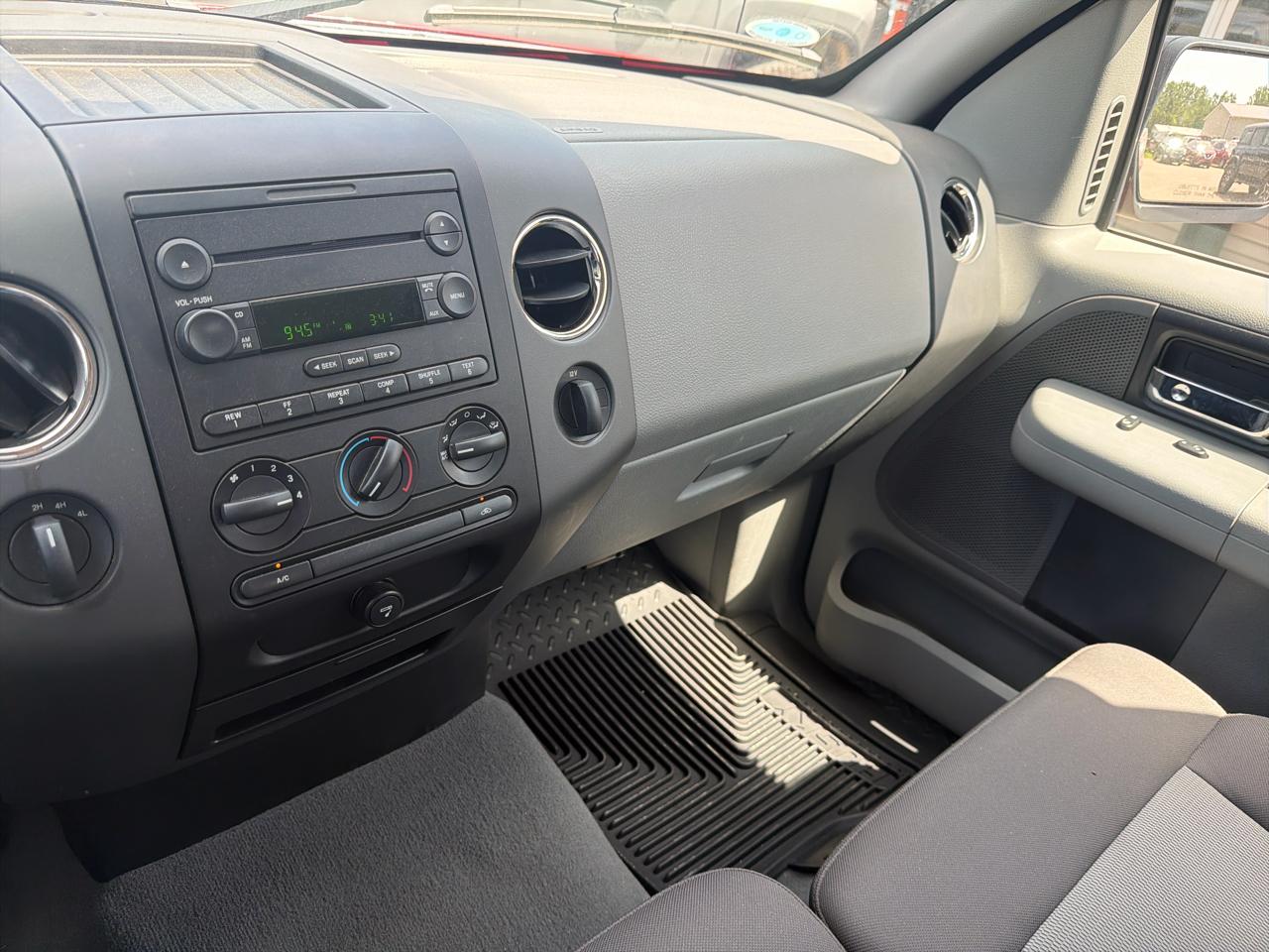 Ford F-150 Supercab 133" XLT 4WD 2005