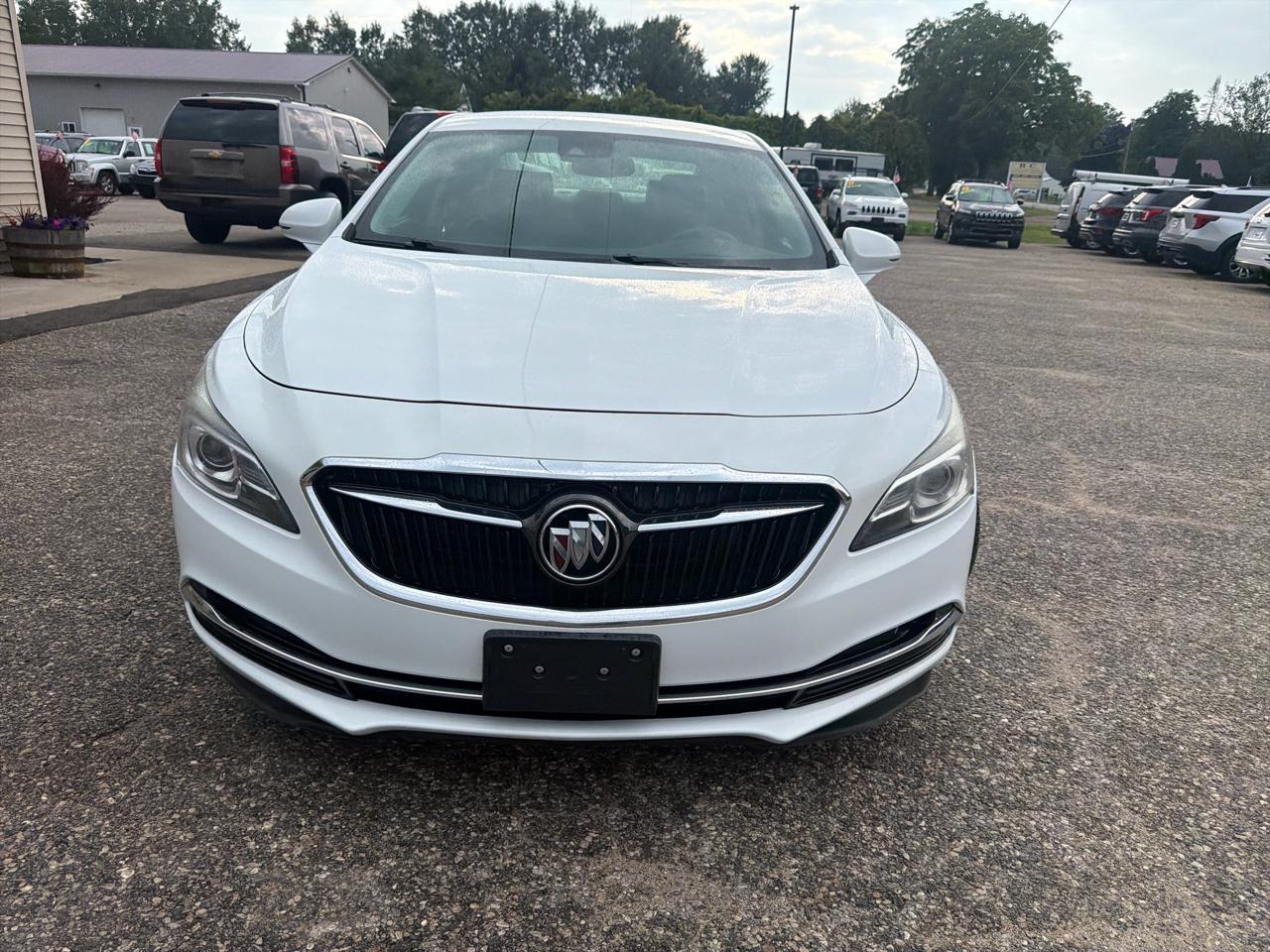 Buick LaCrosse 4dr Sdn Premium AWD 2017