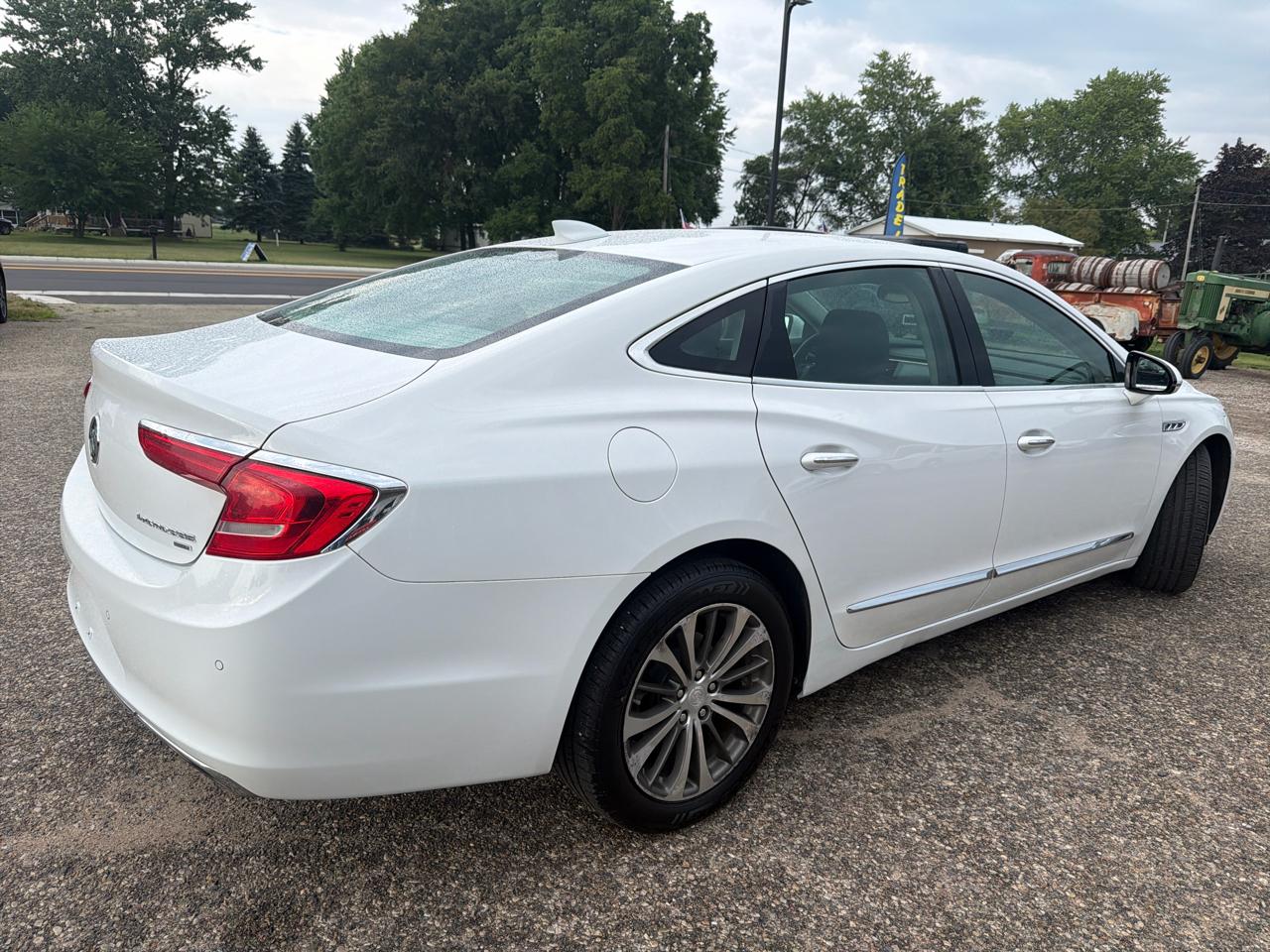 Buick LaCrosse 4dr Sdn Premium AWD 2017