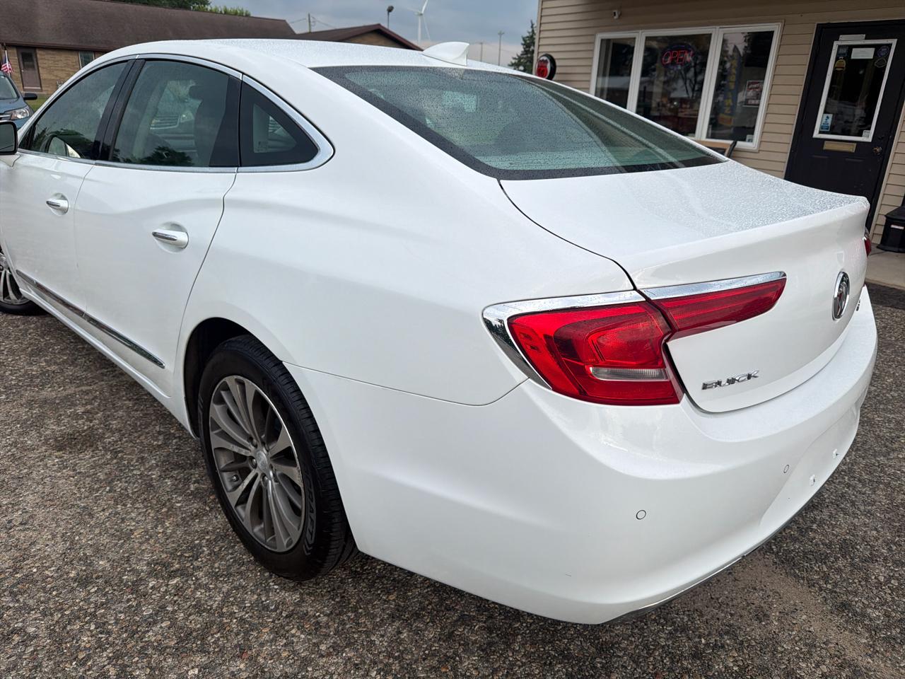 Buick LaCrosse 4dr Sdn Premium AWD 2017