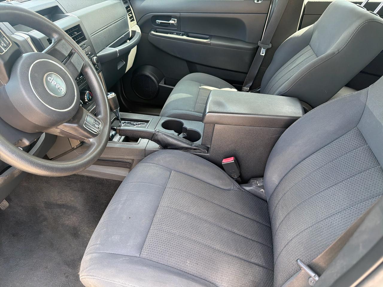Jeep Liberty 4WD 4dr Sport 2012