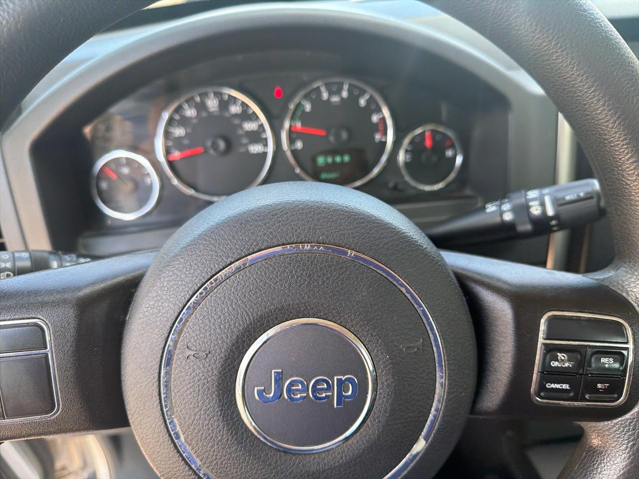 Jeep Liberty 4WD 4dr Sport 2012