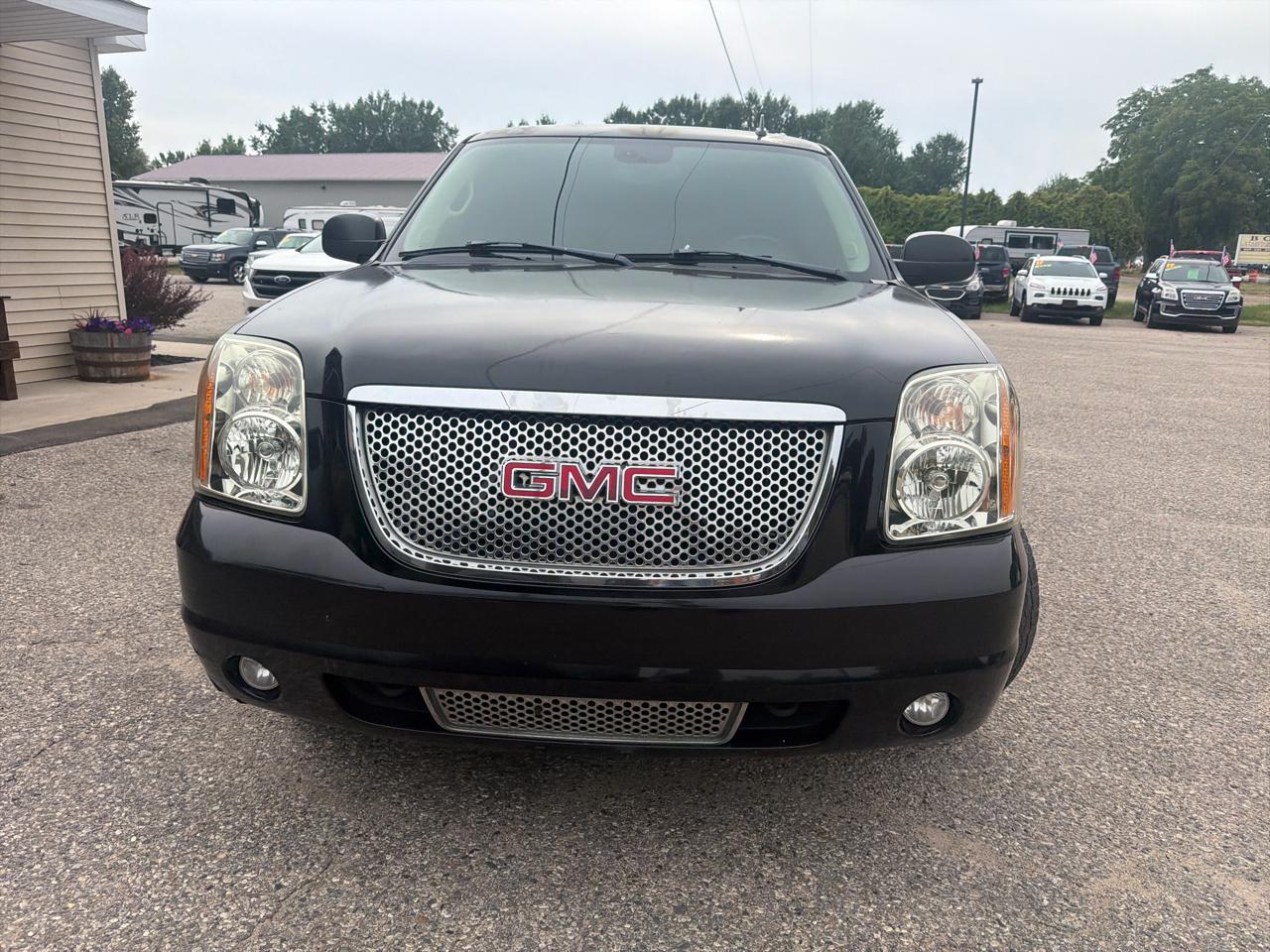 GMC Yukon Denali AWD 4dr 2007