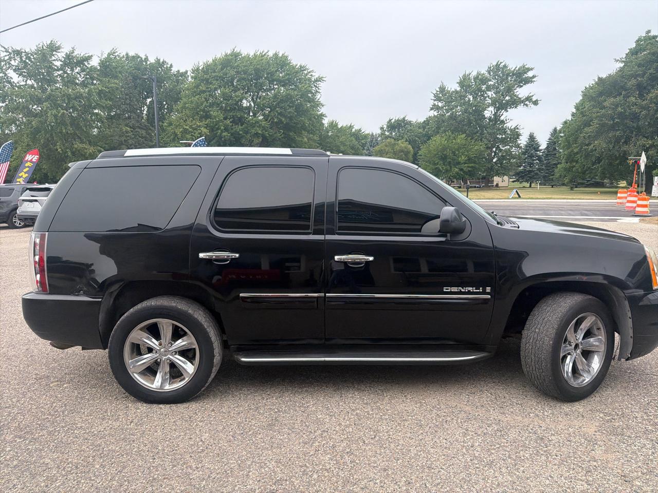 GMC Yukon Denali AWD 4dr 2007
