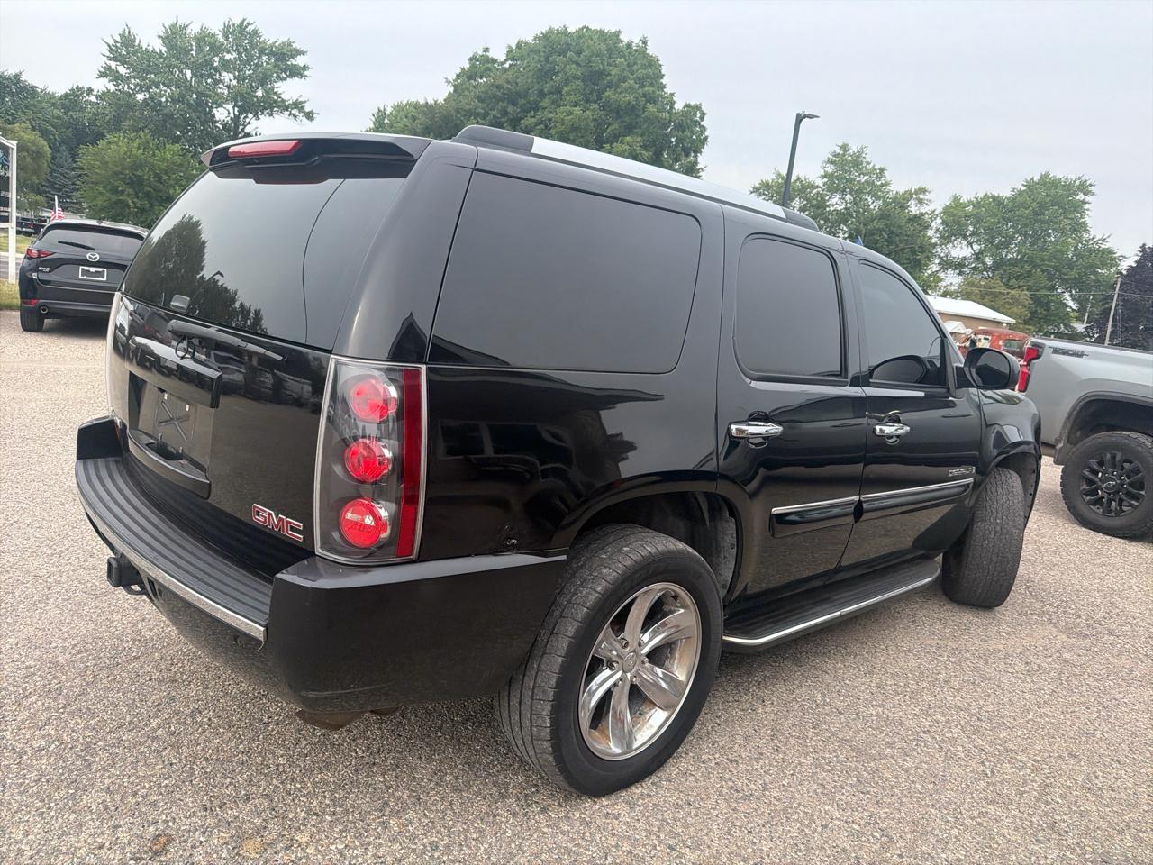 GMC Yukon Denali AWD 4dr 2007