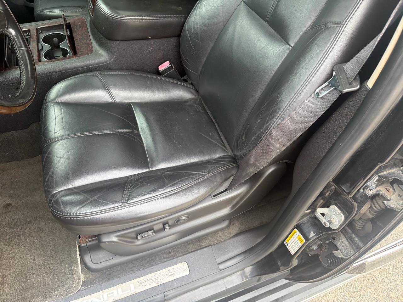 GMC Yukon Denali AWD 4dr 2007