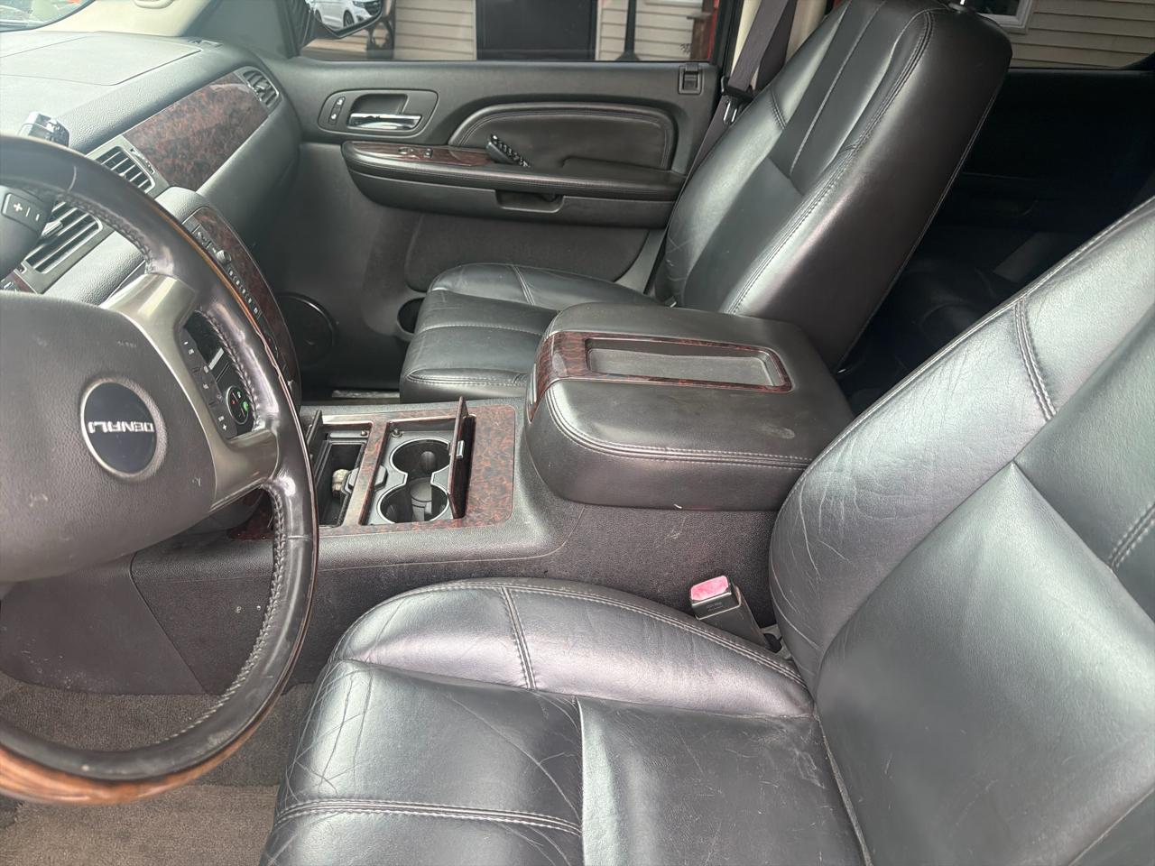 GMC Yukon Denali AWD 4dr 2007