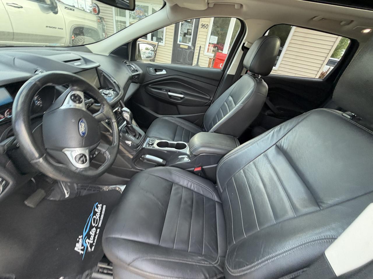 Ford Escape 4WD 4dr Titanium 2015