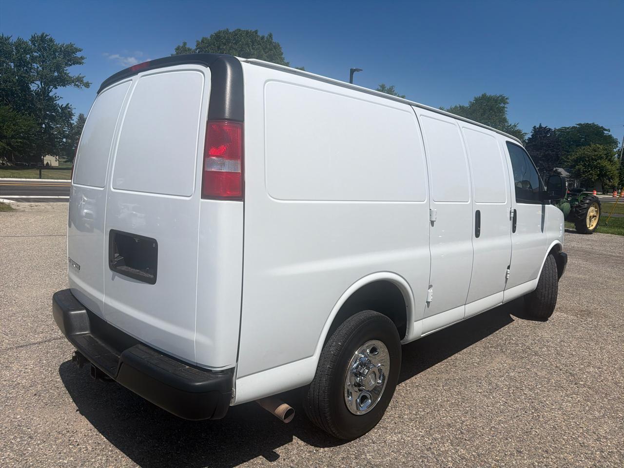 Chevrolet Express Cargo Van RWD 2500 135" 2019