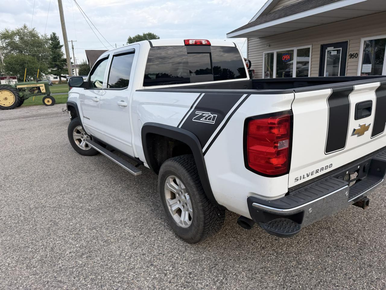 Chevrolet Silverado 1500 4WD Crew Cab 143.5" LT w/1LT 2015