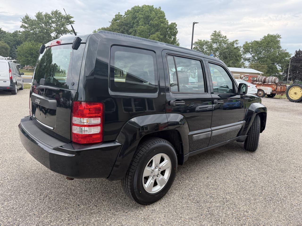 Jeep Liberty 4WD 4dr Sport 2012
