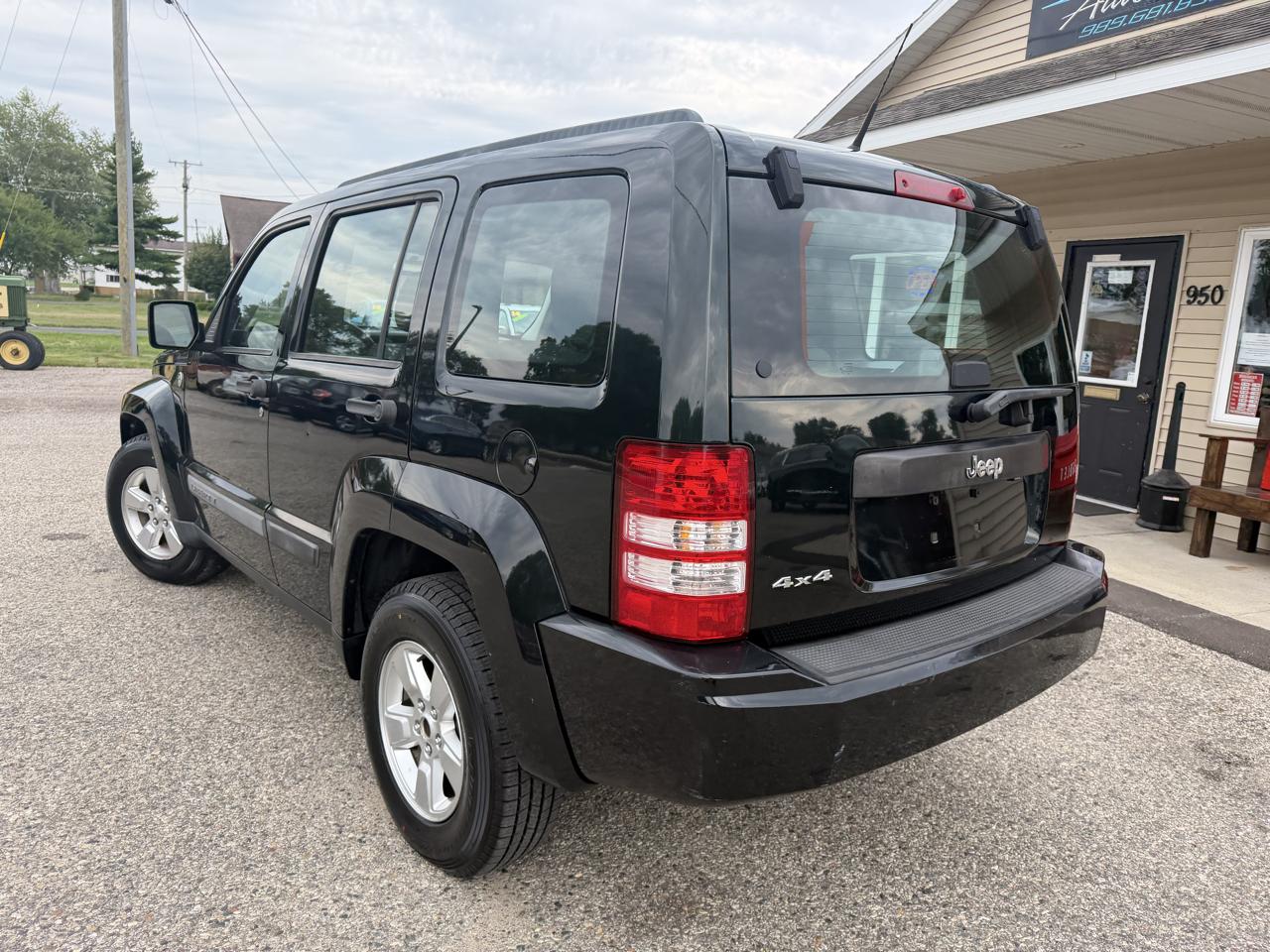 Jeep Liberty 4WD 4dr Sport 2012