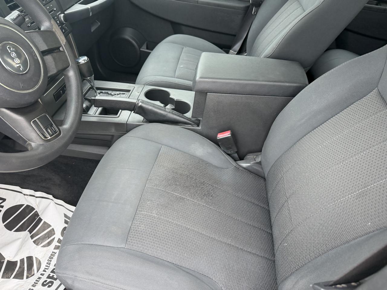 Jeep Liberty 4WD 4dr Sport 2012